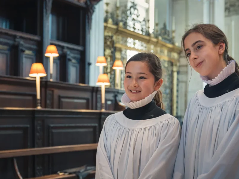 Girls join St Paul's Cathedral choir for first time
